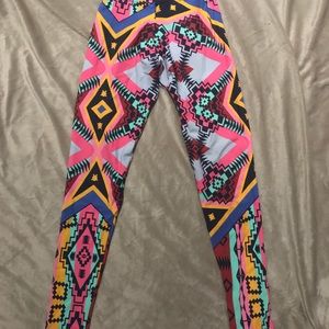 Liquido leggings Petite Small EUC AZTEC print